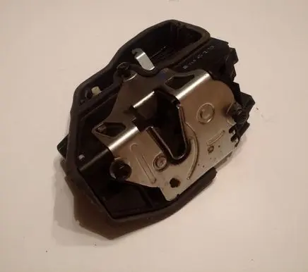 BMW X3 E83 Front door lock 7154619