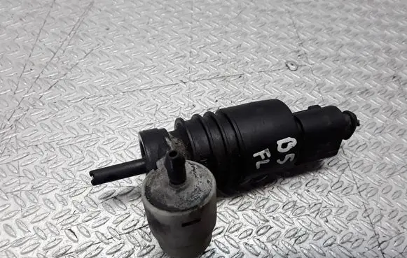 Volkswagen PASSAT B5.5 Windscreen/windshield washer pump