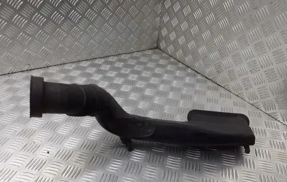 Opel Astra H Air intake hose/pipe 55351756