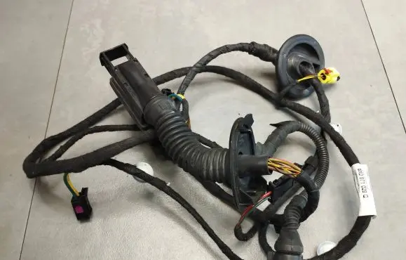 Audi A1 Front door wiring loom/harness boot 8X0971029Q