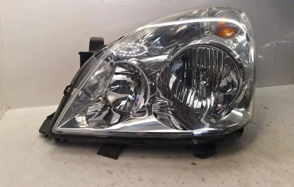 Toyota Corolla Verso AR10 Headlight/headlamp 811700F010 7357230400