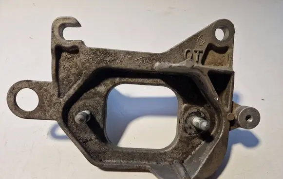 Renault Kadjar Gearbox mounting bracket 112221641R