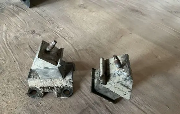 Land Rover Discovery Engine mount bracket