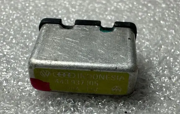 Audi A4 S4 B8 8K Other relay 443937105