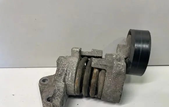 Mitsubishi Colt Generator/alternator belt tensioner