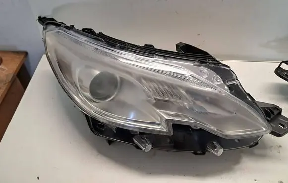 Peugeot 2008 I Headlight/headlamp 9677810080