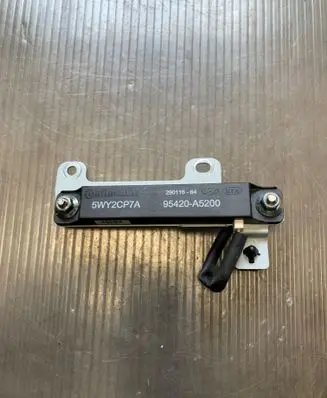 Hyundai Santa Fe Aerial antenna amplifier 95420A5200 29011664 5WY2CP7A