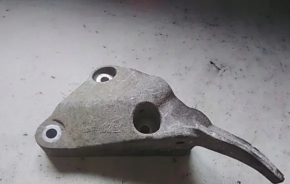 Opel Astra J Engine mounting bracket 13365327