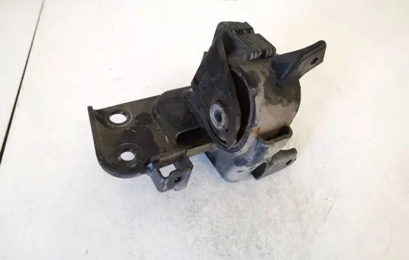 Toyota Verso Engine mount bracket