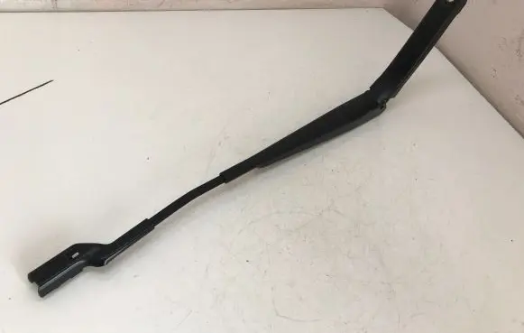 Front wiper blade arm