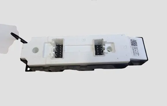 Mazda 3 II Electric window control switch BEK666350