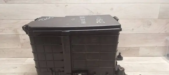 Volkswagen Touran I Battery box tray 1K0915333B 1K0915333 1K0915336