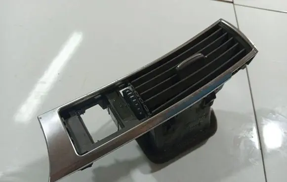 Audi A6 S6 C6 4F Dash center air vent grill 4F1820901C
