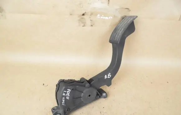 Ford Focus Accelerator throttle pedal 6PV00864101 110507 2049427