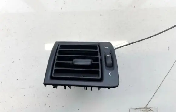 Volvo V50 Dash center air vent grill
