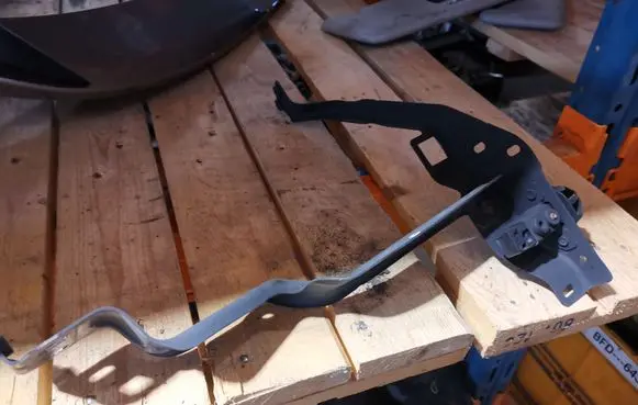 Mercedes-Benz C W204 Headlight/headlamp mounting bracket
