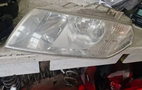 Skoda Octavia Mk2 (1Z) Headlight/headlamp