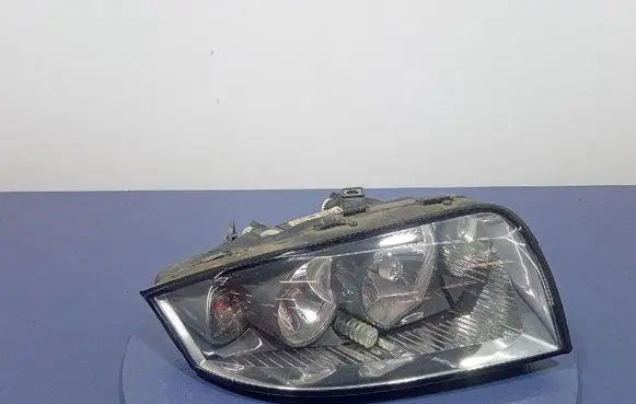 Audi A2 Headlight/headlamp 8Z0941004H