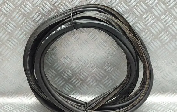 Opel Zafira C Seal rubber (tailgate)