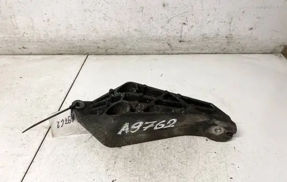 Opel Vectra B Engine mounting bracket 90498428 0047820