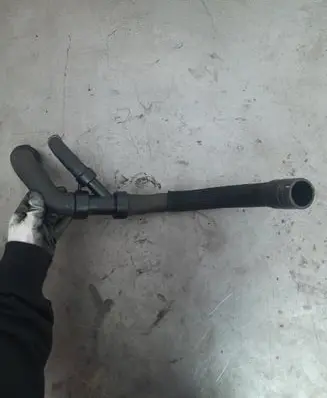 Ford C-MAX I Engine coolant pipe/hose S8000163