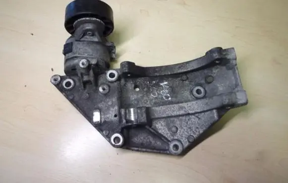 Volvo V50 Engine mounting bracket 9682367380 VD1611