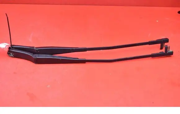 Front wiper blade arm