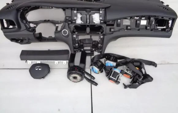 Infiniti Q30 Airbag set with panel 