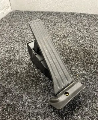BMW X1 U11 Accelerator throttle pedal 6889823