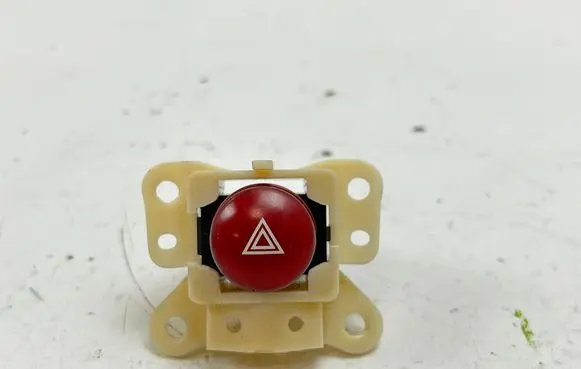 Mitsubishi L200 Hazard light switch 