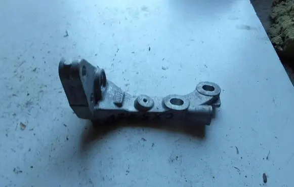 Mazda CX-3 Engine mounting bracket Iht67jh