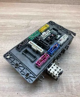 Rover 75 Fuse module 518174701 YQE000050
