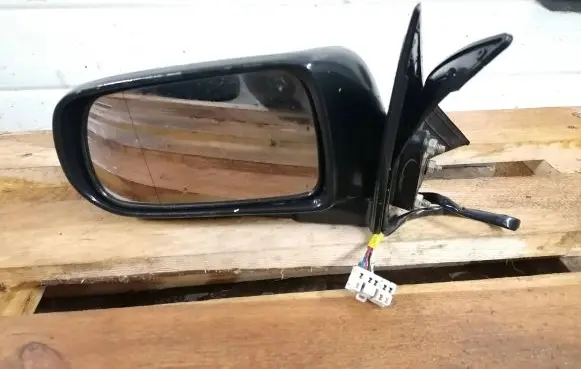 Mazda 626 Front door electric wing mirror E13010142