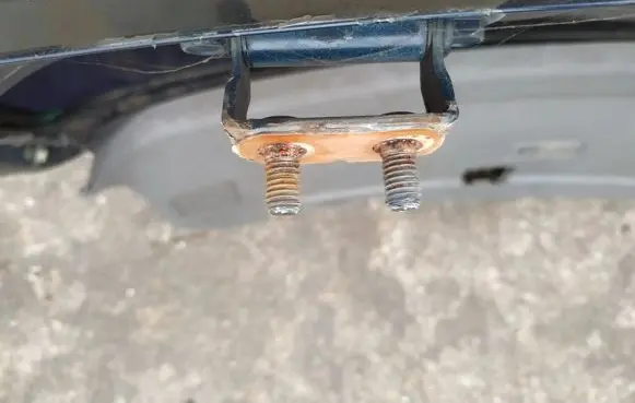 Tailgate/trunk/boot hinge