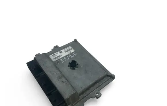 Dacia Sandero Engine control unit/module ECU 237103009R 237102803R