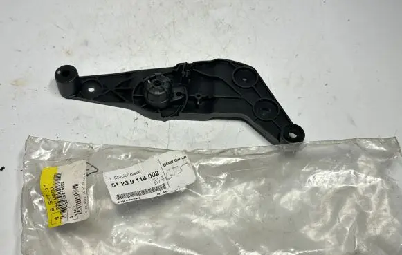 Engine bonnet (hood) release handle