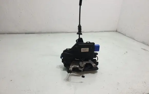 Skoda Octavia Mk2 (1Z) Front door lock 25101D6