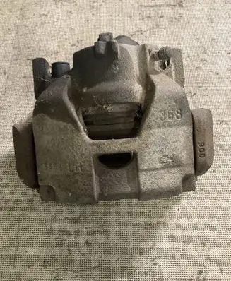 Renault Latitude (L70) Front brake caliper