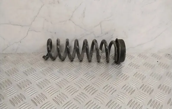BMW M4 F82 F83 Rear coil spring 6764419
