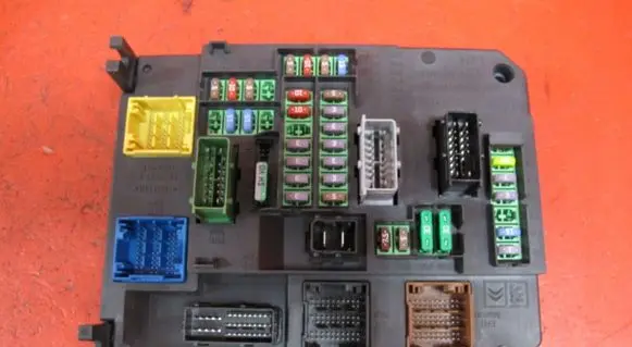 Citroen C4 II Fuse module 9665547480 CITROENC4II2NCB7