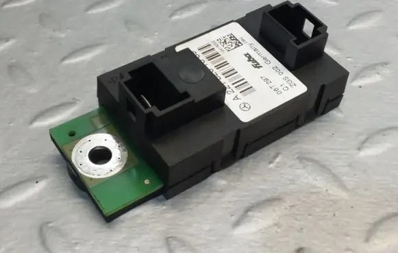 Mercedes-Benz S W221 Aerial antenna amplifier A2218201889