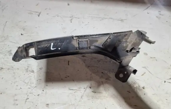 Honda CR-V Front bumper mounting bracket