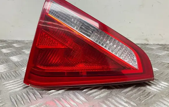 Audi A5 8T 8F Tailgate rear/tail lights 8T0945093
