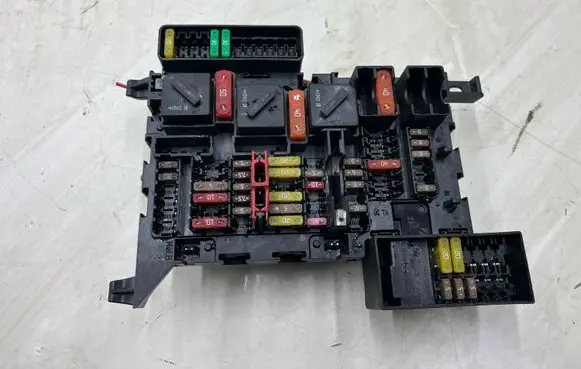 BMW X1 F48 F49 Fuse module E0000890