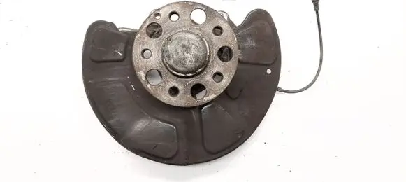 Mercedes-Benz E W212 Front wheel hub 2123305800