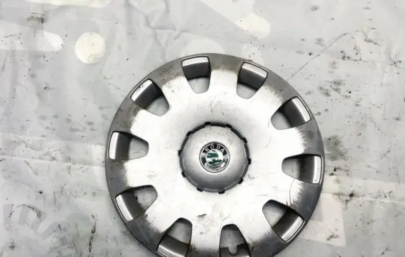 Skoda Octavia Mk1 (1U) R15 wheel hub/cap/trim 1U0601147