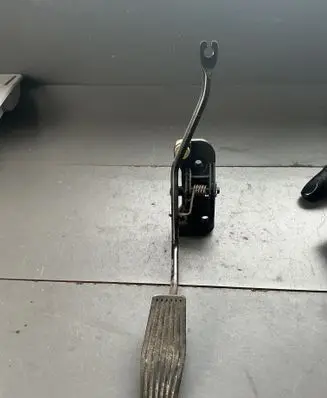 Accelerator throttle pedal