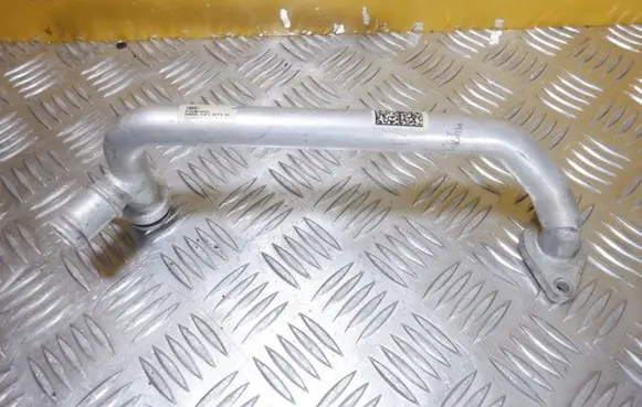 Audi Q7 4M Engine coolant pipe/hose 06M121071H