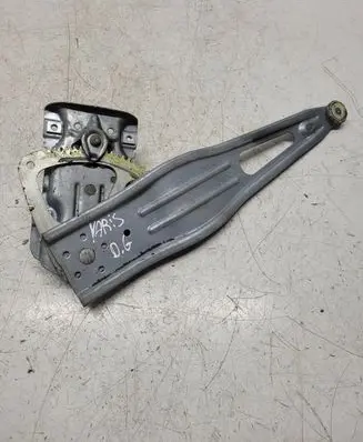 Rear door manual window regulator