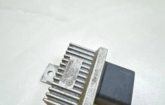 Nissan Note (E11) Glow plug pre-heat relay 7700115078 BED712